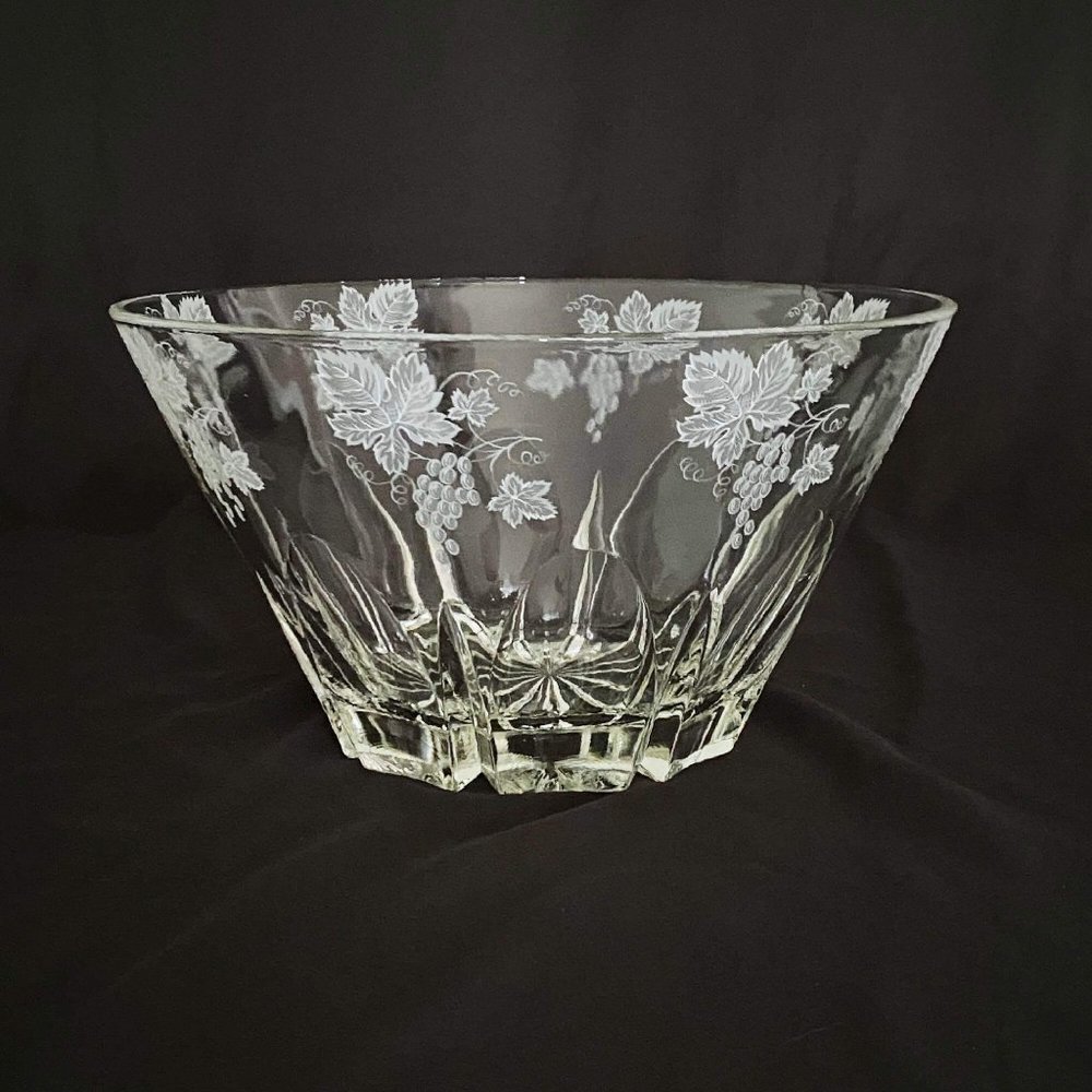 Etched Grape and Leaf Lead Crystal Bowl, JAV6